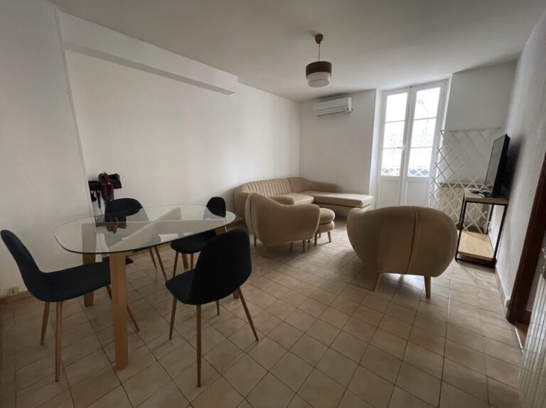 HYPER CENTRE VILLE DE BANDOL, APPARTEMENT T3 DE 60 M2 , PROXIMITÉ IMMÉDIATE DU PORT